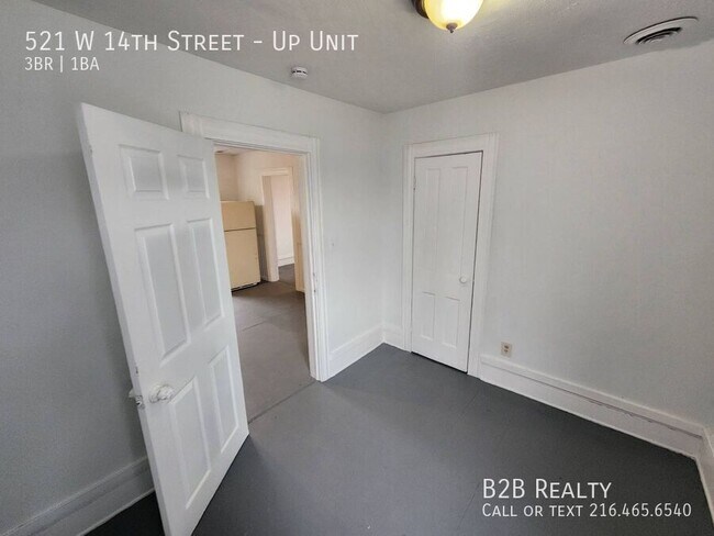 Building Photo - 521 W 14th St