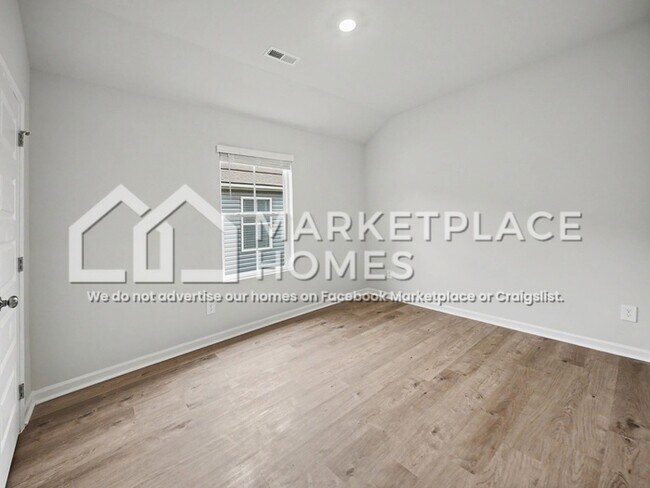 Building Photo - 1728 Amber Ave