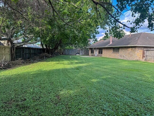 Building Photo - 14418 Moorfield Dr