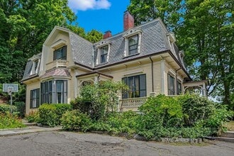 Building Photo - 613 Pleasant St
