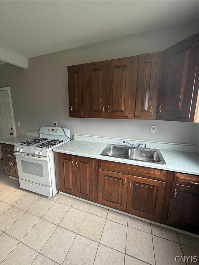 Building Photo - 214 Rowland St