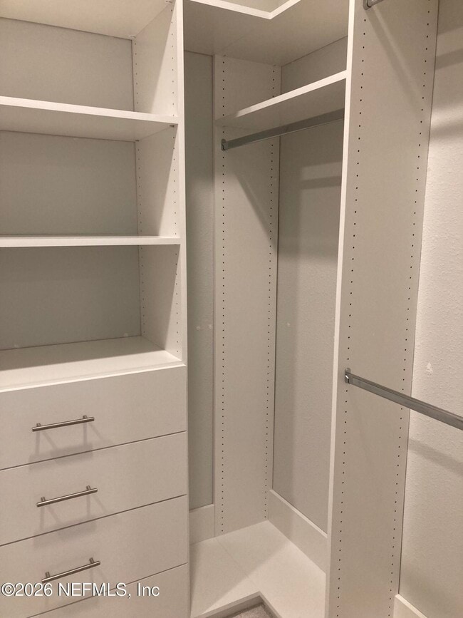 Building Photo - 118 Pioneer Village Dr