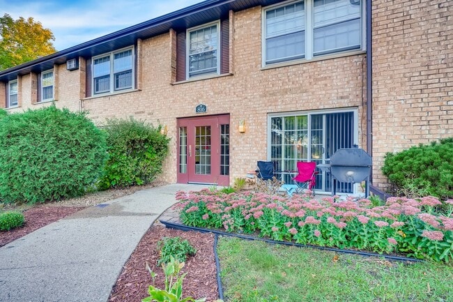 Building Photo - 816 Old Settlers Trl