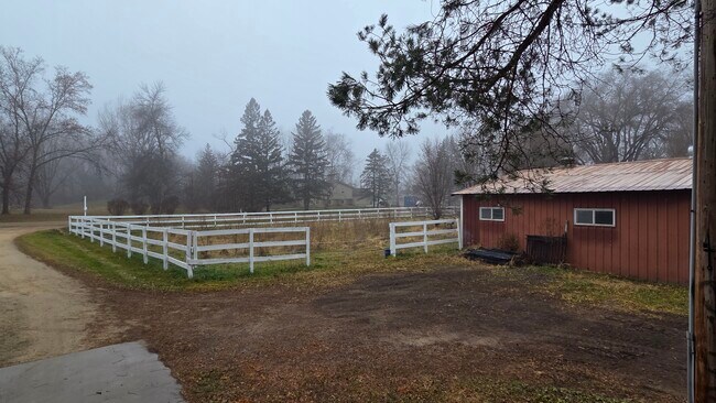 Building Photo - 9500 Fox Valley Dr