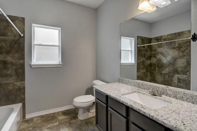 Building Photo - 2707 Lake Breeze Ln