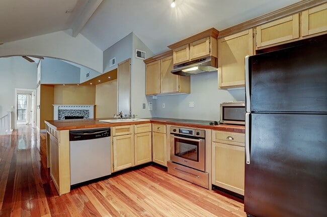 Building Photo - 4320 Hazard St