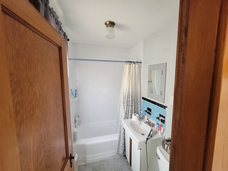 Building Photo - 73 Marquette St