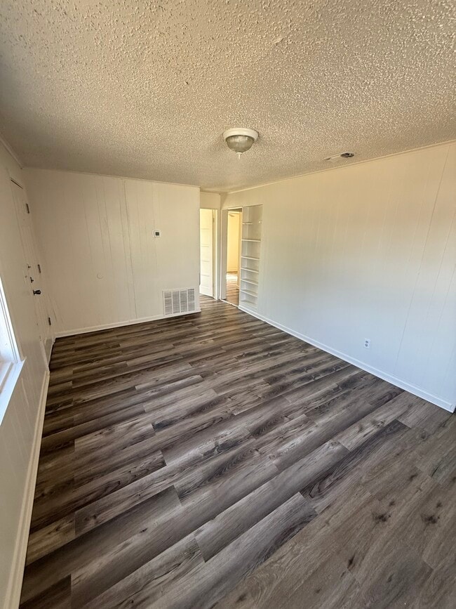 Building Photo - 517 S 54th St