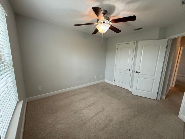 Building Photo - Pensacola - Weatherstone - 4 bedroom, 2 bathroom - w/ lawn care included