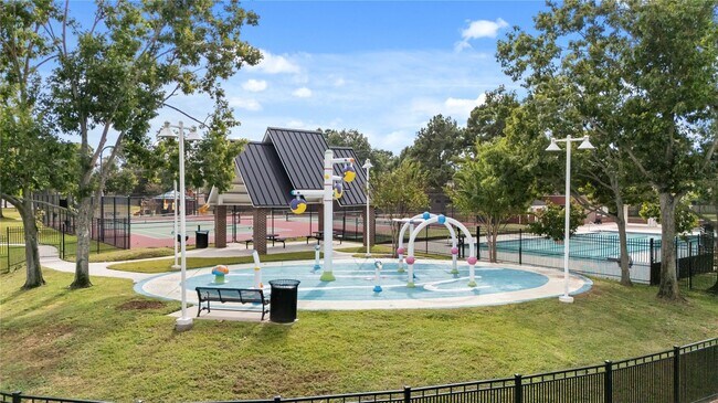 Building Photo - 17207 Mossbriar Ln