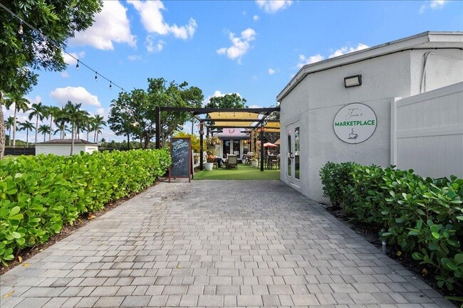 Building Photo - 11863 Wimbledon Cir