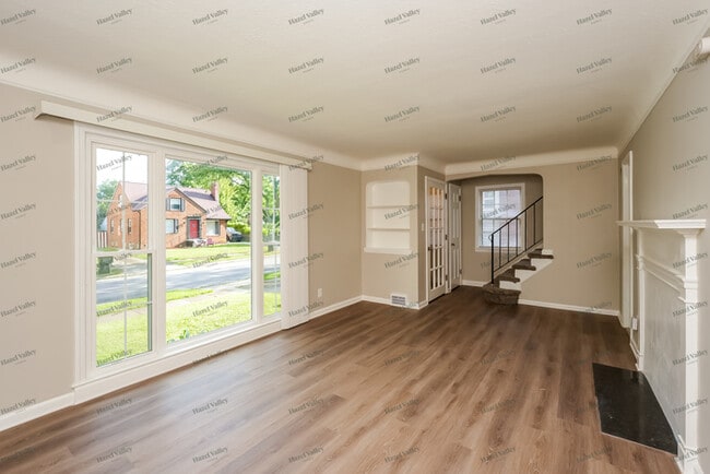 Building Photo - 3872 Grosvenor Rd
