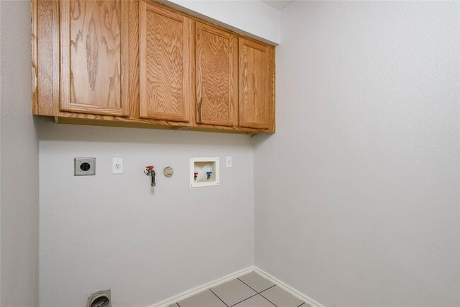 Building Photo - 3108 Lynnbrook Dr
