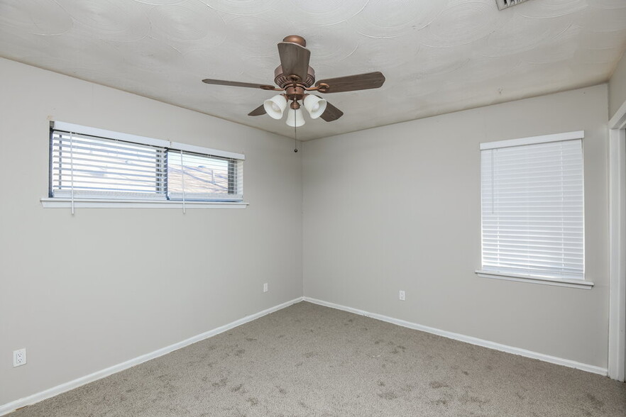 Building Photo - 2532 Belhaven Dr