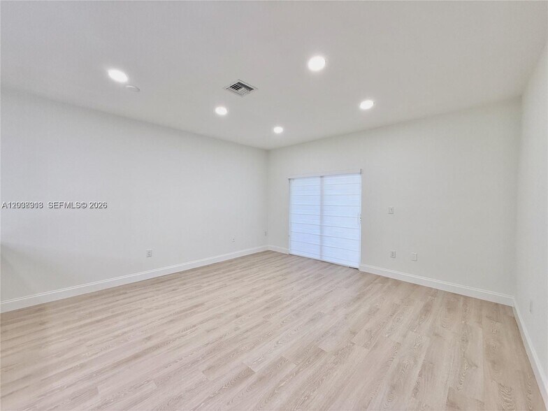 Building Photo - 4412 Woodland Cir