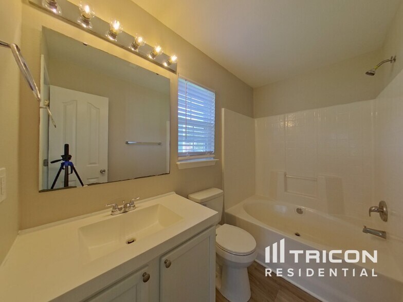 Building Photo - 9116 White Aspen Pl
