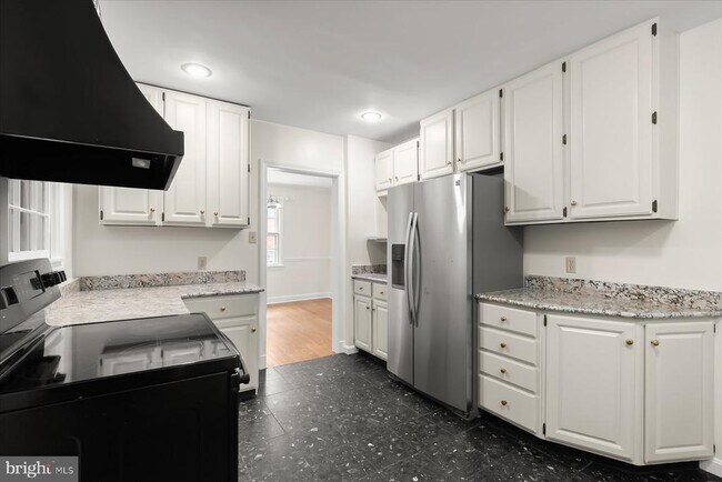 Building Photo - 2925 Kanawha St NW