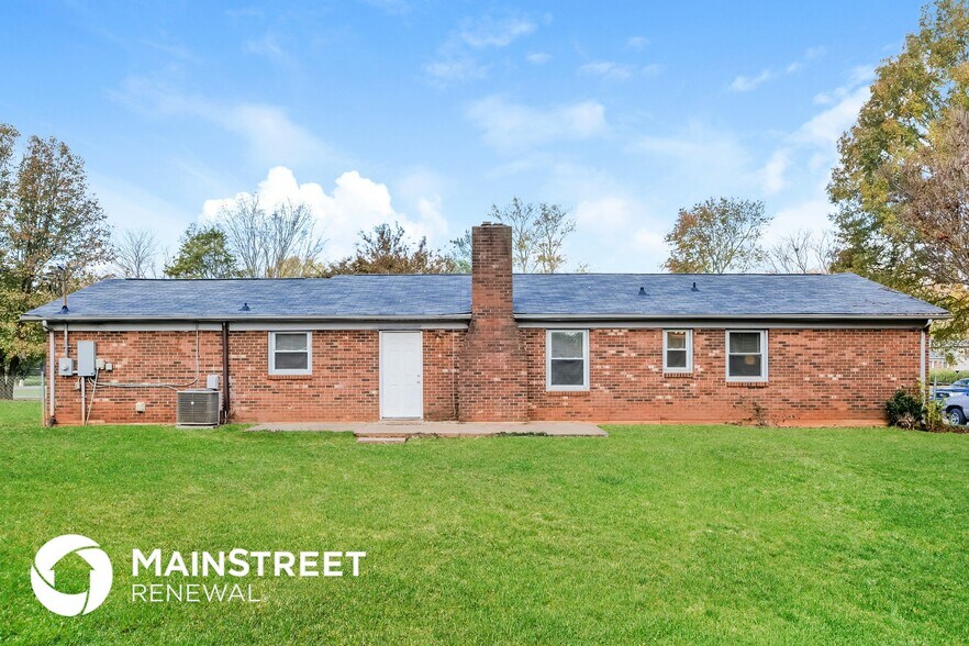 Building Photo - 2349 Swindon Ln