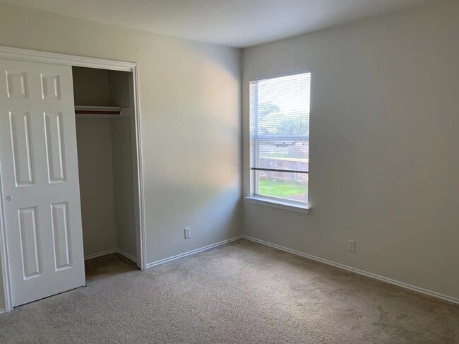 Building Photo - 14304 Sarah Ann Dr