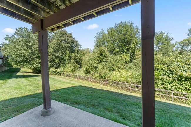 Building Photo - 601 Larson Dr
