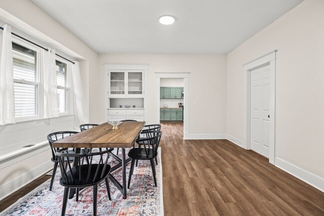 Building Photo - 941 E Raymond St