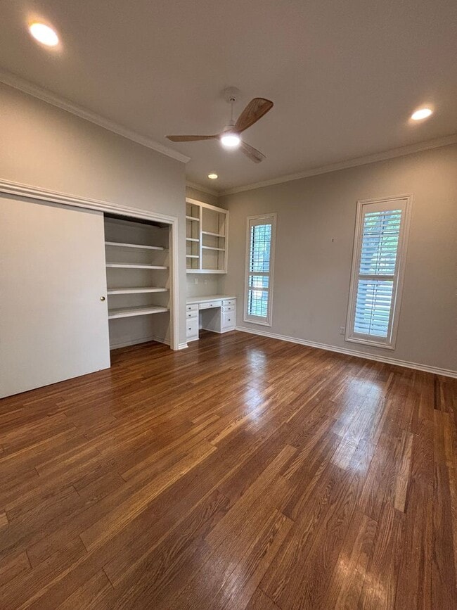 Building Photo - 5026 Bellaire Dr S