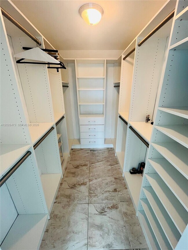 Building Photo - 2655 Collins Ave