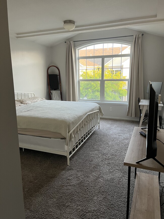 Building Photo - 5648 Winnetka Ave N