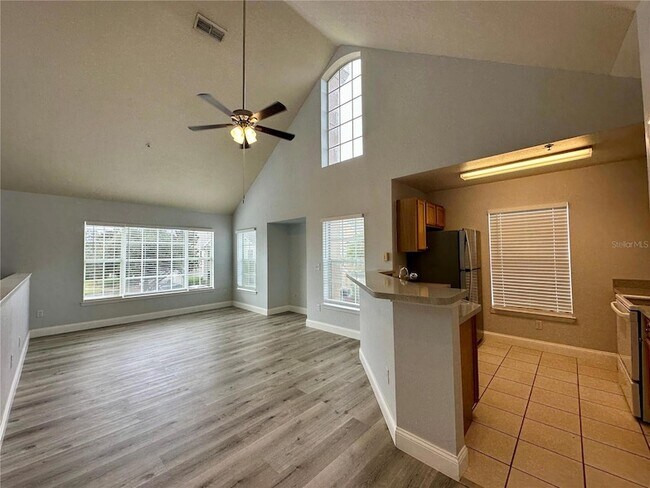 Building Photo - 9141 Lee Vista Blvd