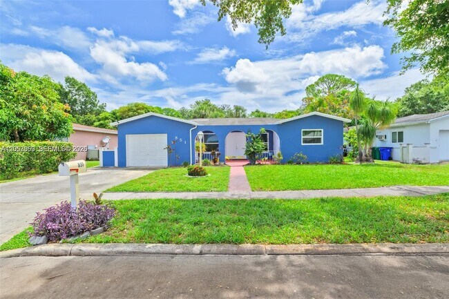 Building Photo - 851 SW 49th Terrace
