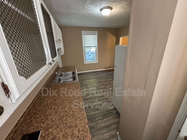 Building Photo - 2339 Freeman Ave