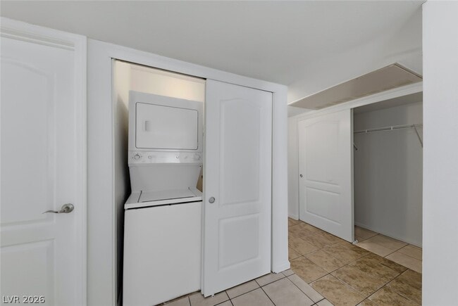 Building Photo - 2101 Blue Breeze Dr