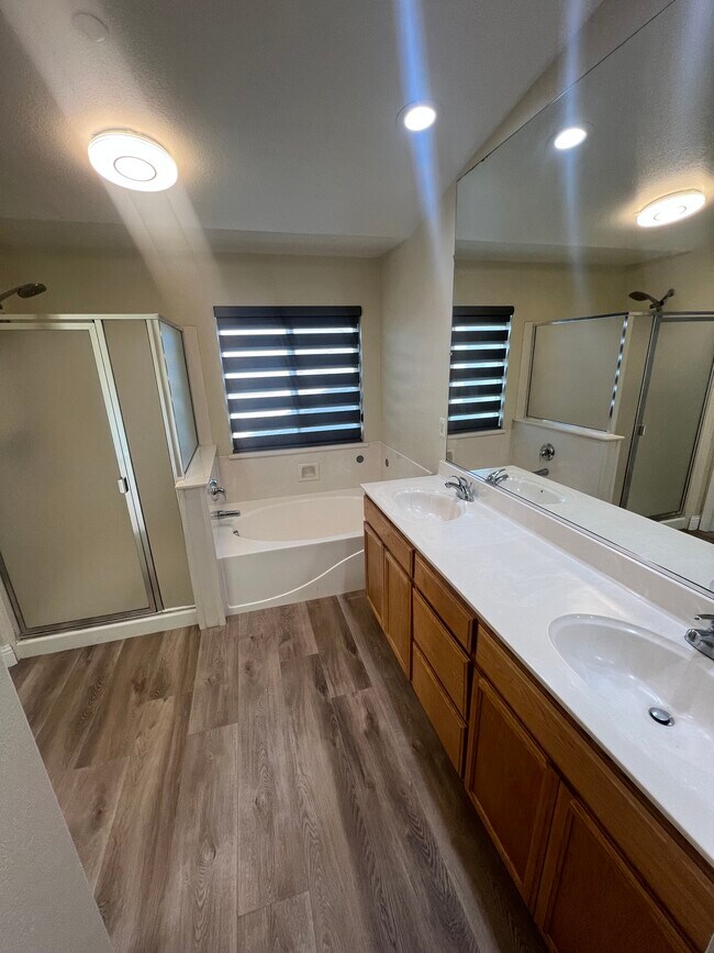 Building Photo - 1848 Blowers Dr