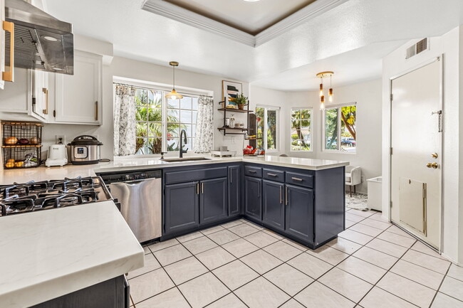 Building Photo - 2124 Redwood Crest