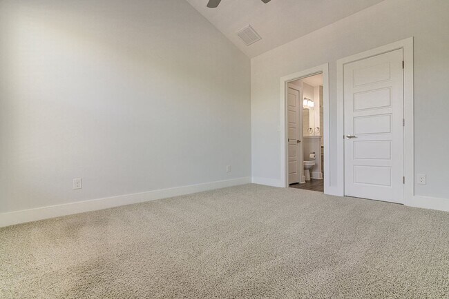 Building Photo - Super Cute South Austin 3/2.5 Condo, built...