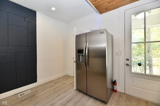 Building Photo - 1210 S Senate Ave