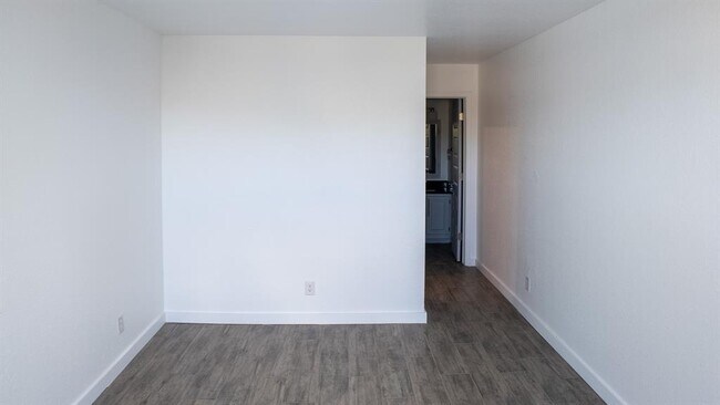Building Photo - 14411 N Pennsylvania Ave
