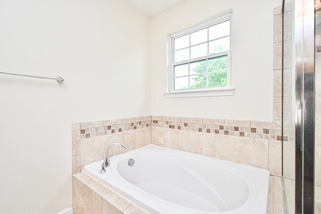 Building Photo - 8453 Forest Valley Dr