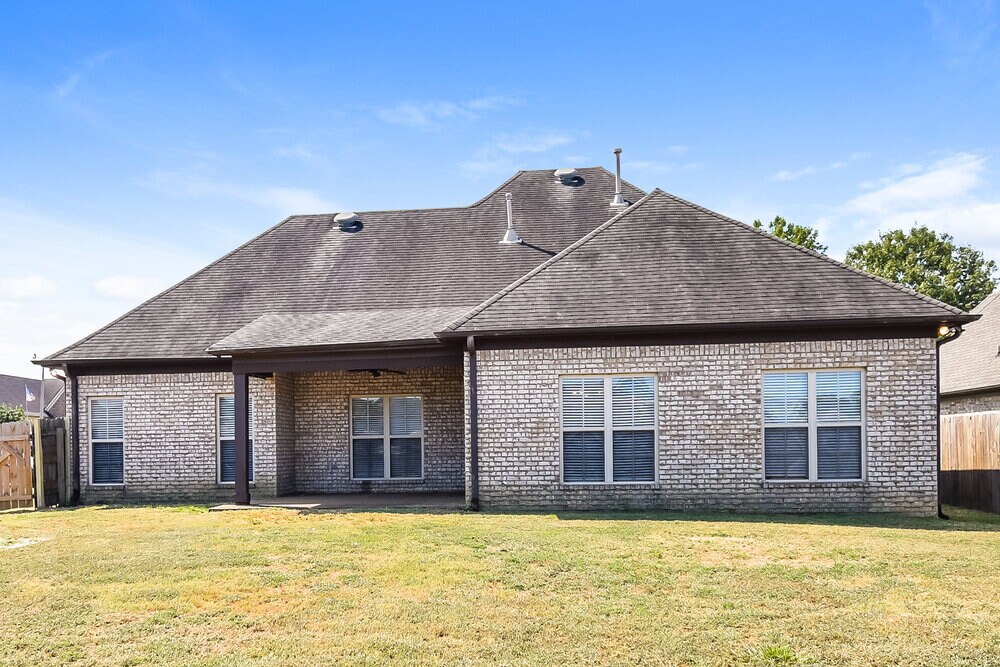 Building Photo - 1302 Heritage Dr S
