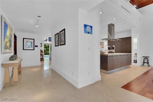 Building Photo - 795 18th Ave S