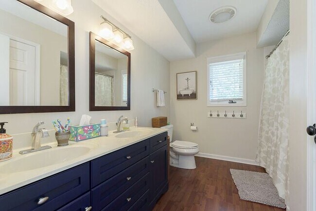 Building Photo - Lovely 4 Bedroom 2 Bath Home in Carmel!
