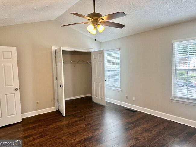 Building Photo - 2290 Fairways Ct