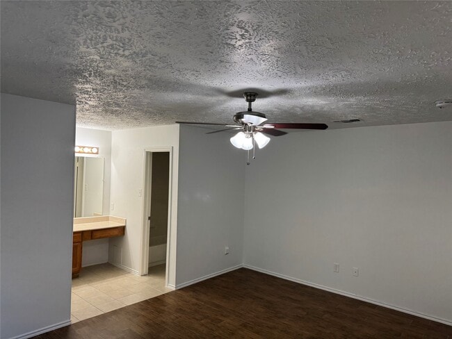 Building Photo - 19927 Windy Nook Dr