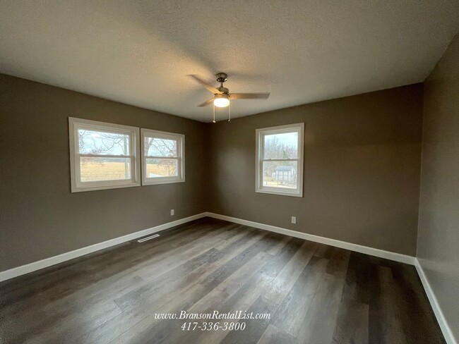 Building Photo - Newly Remodeled 3BR/2BA