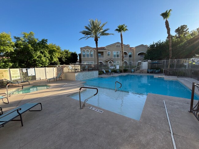 Building Photo - Fantastic 2Bed/2Bath Condo in Southwest Area