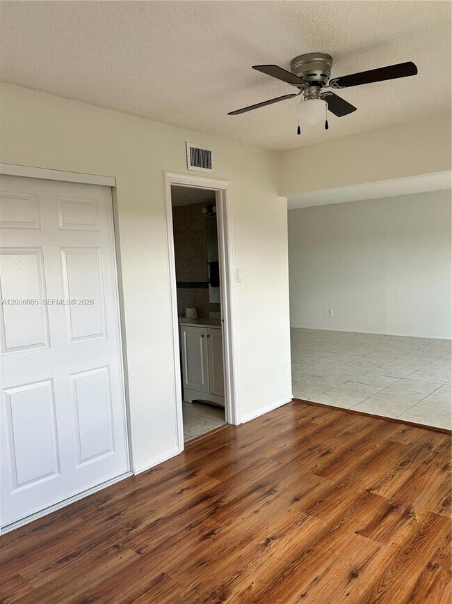 Building Photo - 3000 Sunrise Lakes Dr W