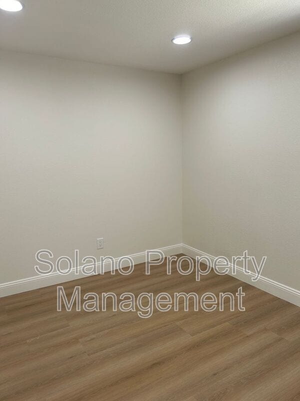 Building Photo - 2813 Vista Palomar