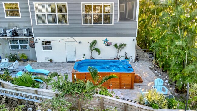 Building Photo - 28 Michiana Dr