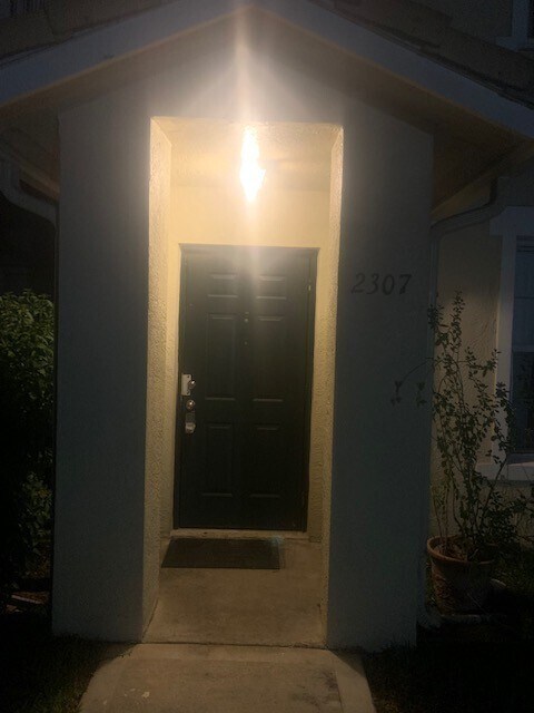 Building Photo - 3/2 Lake available in North Lauderdale