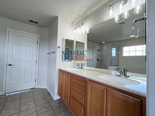 Building Photo - 3601 Vestal Loop